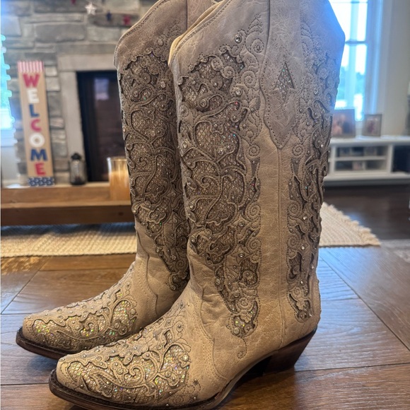 Corral Ivory Embroidered Western Heeled Boots - Picture 2 of 7